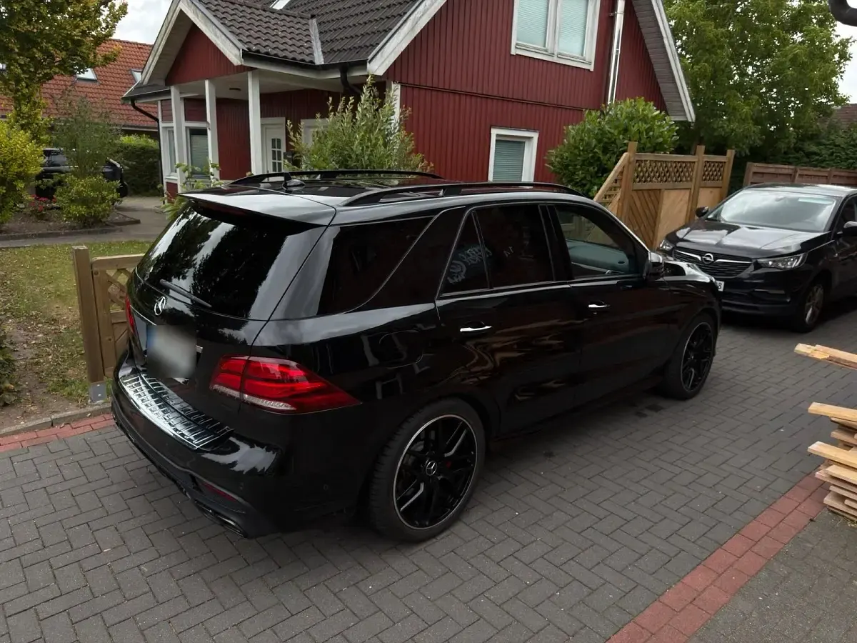 Gebraucht Mercedes GLE400 333 PS (244 kW) 2016 Schwarz SUV