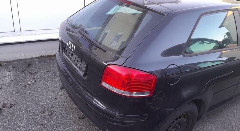 Schwarz Gebraucht 2004 Audi A3 Ambition Limousine | 1.120 € (Guter Preis) - Bild 1/4