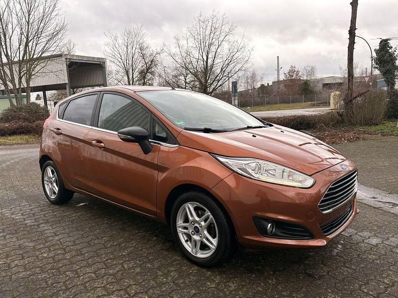 Gebraucht Ford Fiesta Titanium 101 PS (74 kW) 2013 Orange Kleinwagen