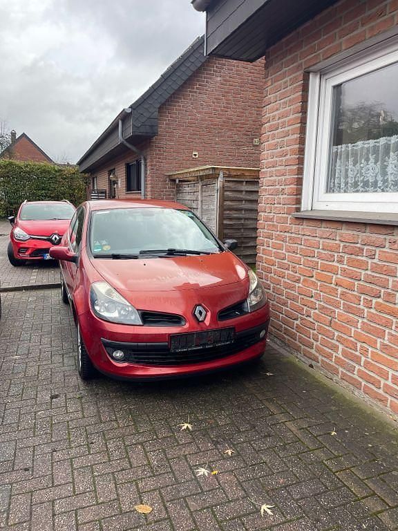 Rot Gebraucht 2007 Renault Clio II Dynamique Limousine | 600 € (Guter Preis) - Bild 1/4