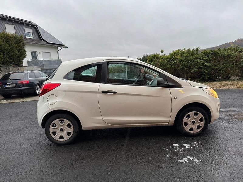Gebraucht Ford Ka 69 PS (50 kW) 2010 Weiß Kleinwagen