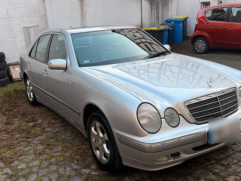Gebraucht Mercedes E240 Elegance 177 PS (130 kW) 2002 Silber Limousine