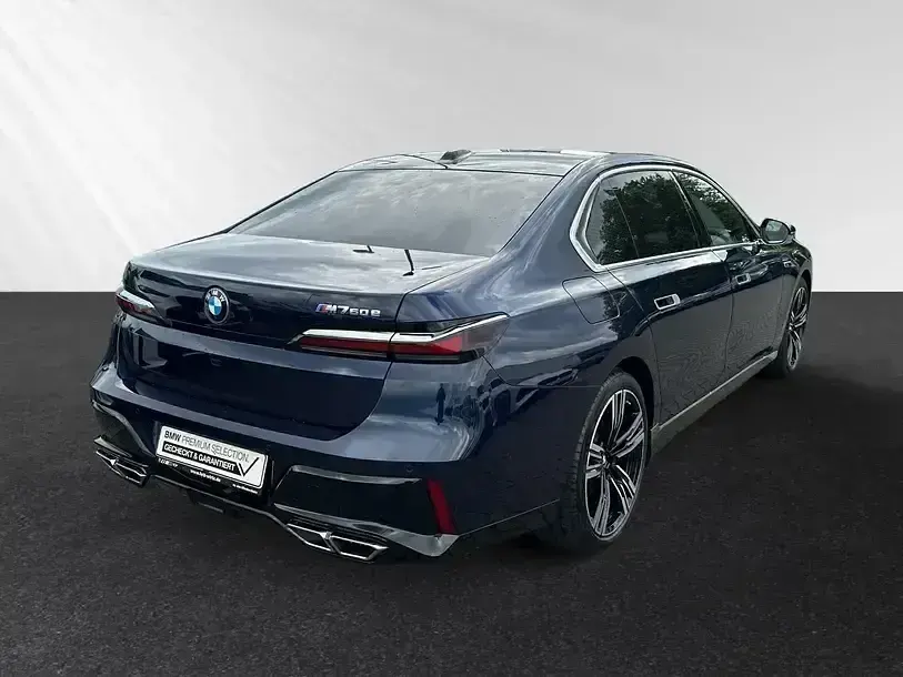 Gebraucht BMW M760e Executive 571 PS (419 kW) 2025 Bmw individual tansanitblau metallic Limousine