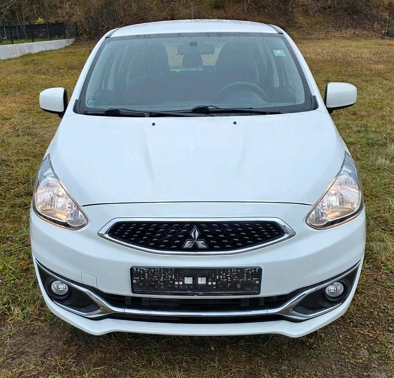 Weiß Gebraucht 2017 Mitsubishi Space Star Edition Kleinwagen | 5.499 € (Fairer Preis) - Bild 1/4