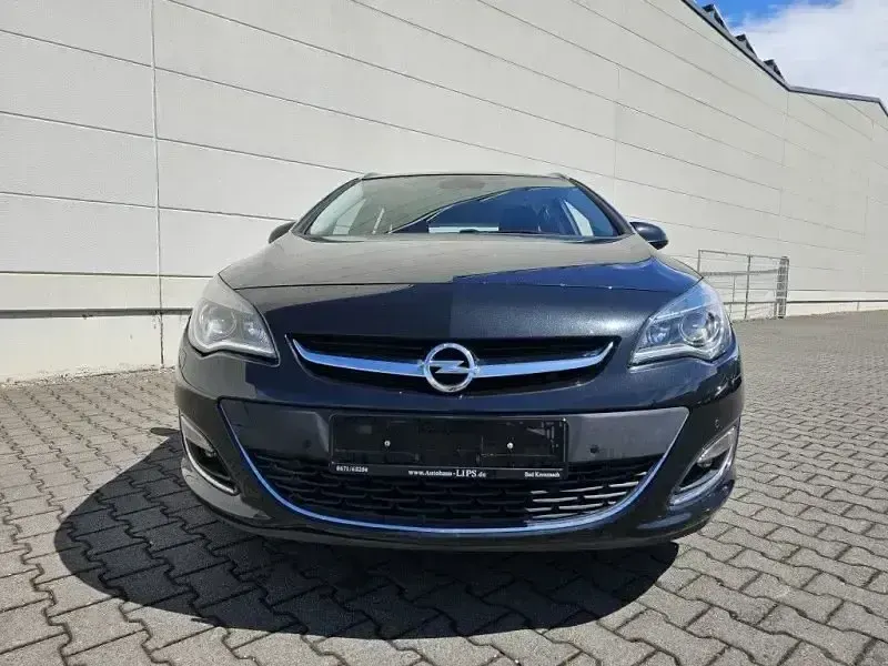 Gebraucht Opel Astra Exklusiv 140 PS (102 kW) 2014 Graphitschwarz metallic Kombi