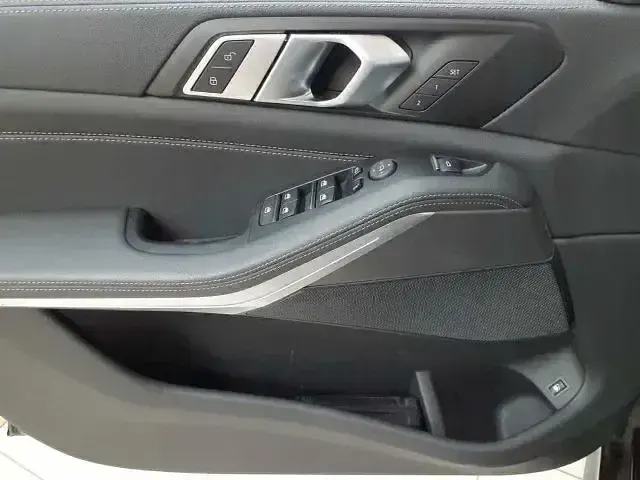 Gebraucht BMW X5 M Sport 394 PS (289 kW) 2022 Saphirschwarz metallic SUV