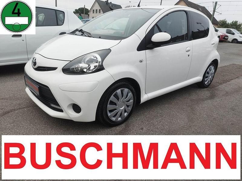 Weiß Gebraucht 2014 Toyota Aygo Cool Kleinwagen | 4.990 € (Guter Preis) - Bild 1/4