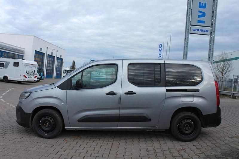 Neu Fiat Doblò 131 PS (96 kW) 2026 Grau Van / Kleinbus