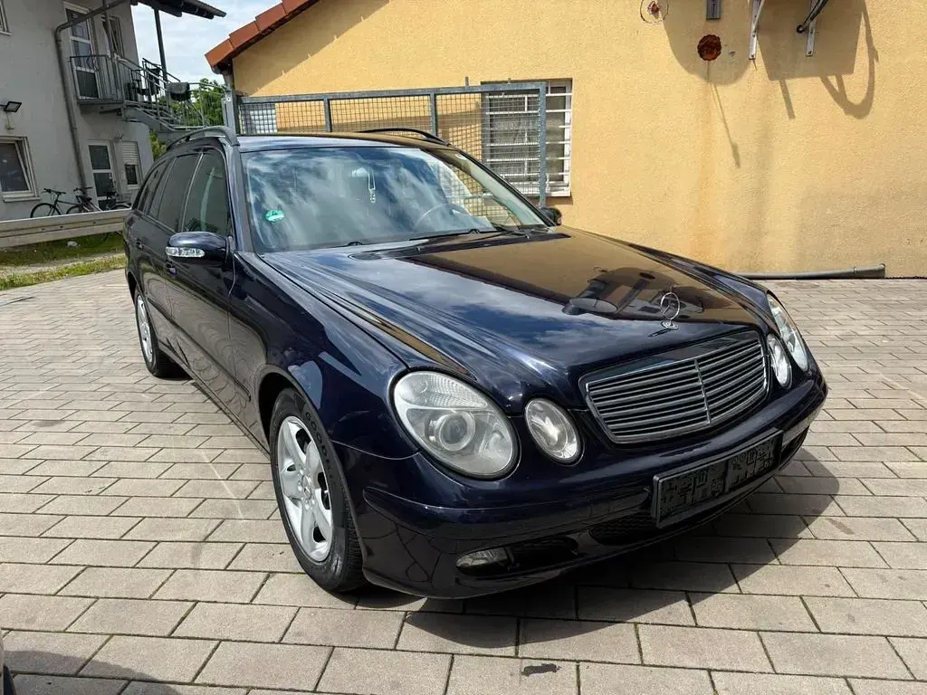 Gebraucht Mercedes E220 Classic 150 PS (110 kW) 2005 Blau Limousine