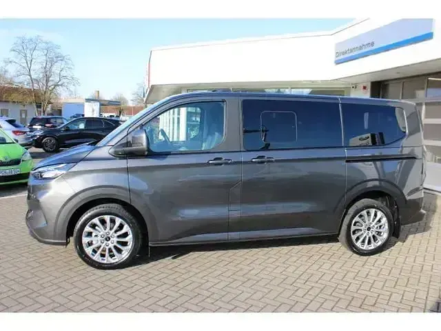 Gebraucht Ford Tourneo Custom Titanium 136 PS (100 kW) 2025 Grau Van