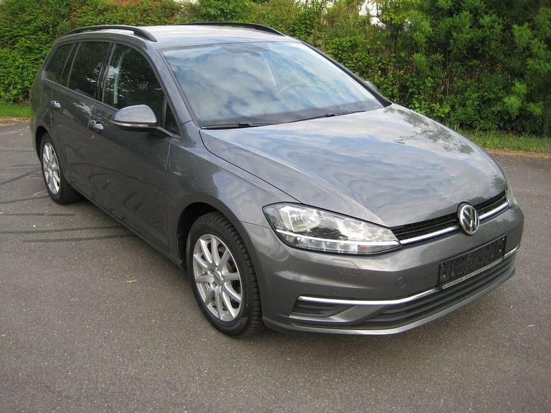 Grau Gebraucht 2018 VW Golf VII Comfortline Kombi | 15.690 € (Guter Preis) - Bild 1/4