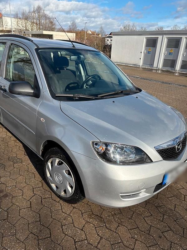 Silber Gebraucht 2003 Mazda 2 Limousine | 1.600 € (Guter Preis) - Bild 1/4