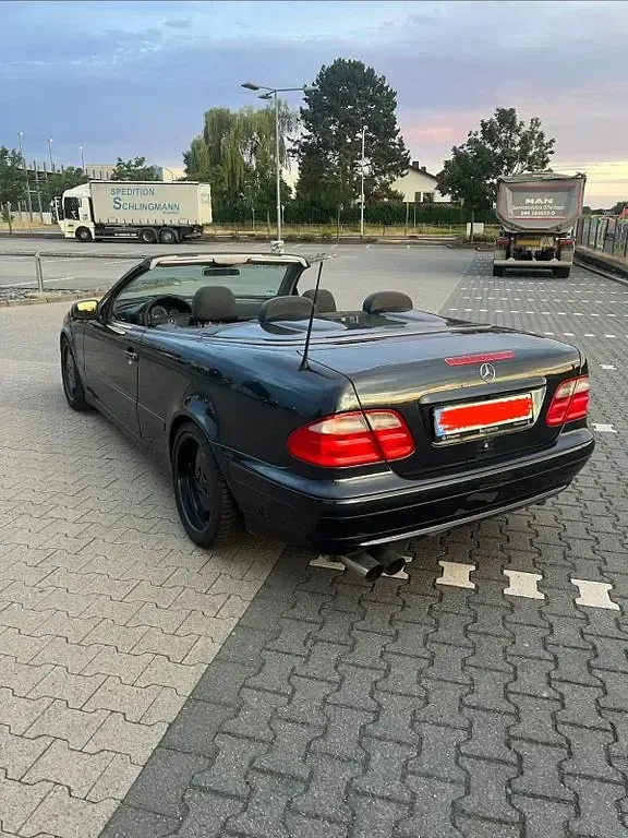Gebraucht Mercedes CLK230 193 PS (141 kW) 2000 Blau Cabrio
