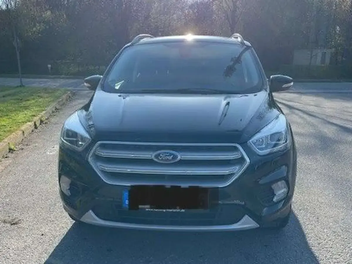 Gebraucht Ford Kuga Titanium 150 PS (110 kW) 2020 Schwarz SUV