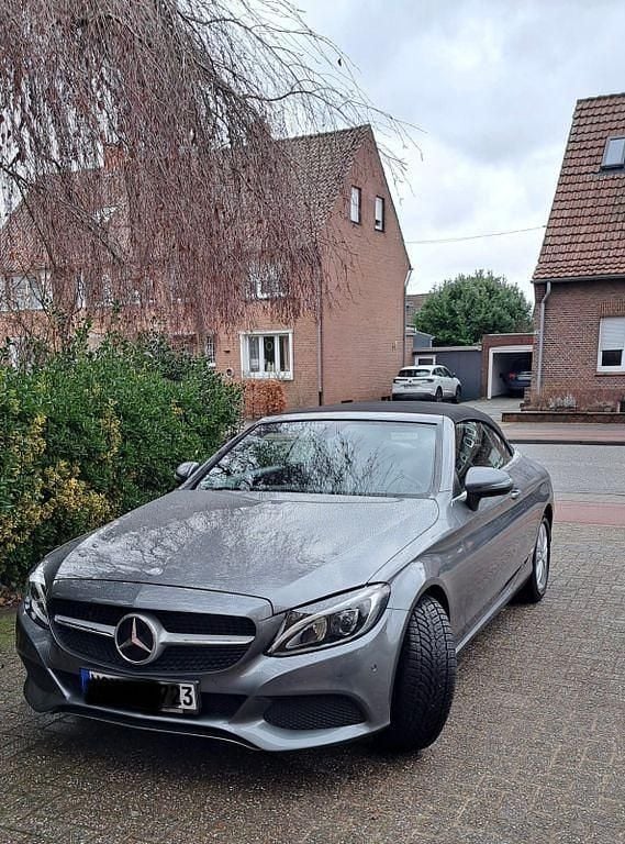 Grau Gebraucht 2016 Mercedes C220 Edition 1 Cabrio | 23.600 € (Fairer Preis) - Bild 1/4