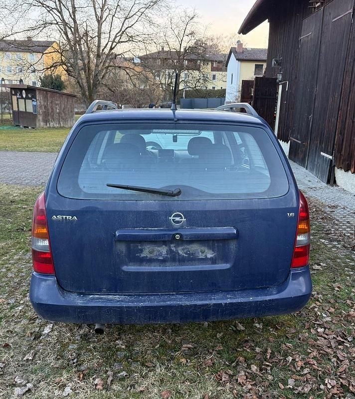 Second-hand Opel Astra 84 CP (61 kW) 2004 Albastru Berlinǎ