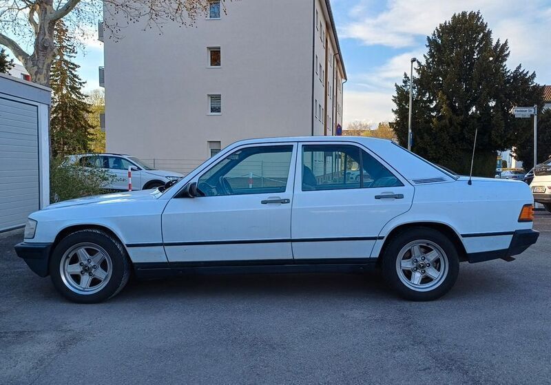 Gebraucht Mercedes 190 118 PS (86 kW) 1987 Weiß Limousine