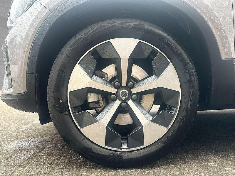 Gebraucht Volvo XC40 Core 163 PS (119 kW) 2025 Aurora silver SUV