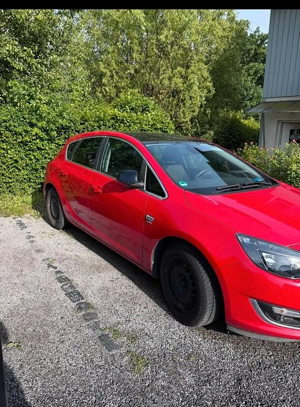 Gebraucht Opel Astra 125 PS (91 kW) 2013 Rot Coupé