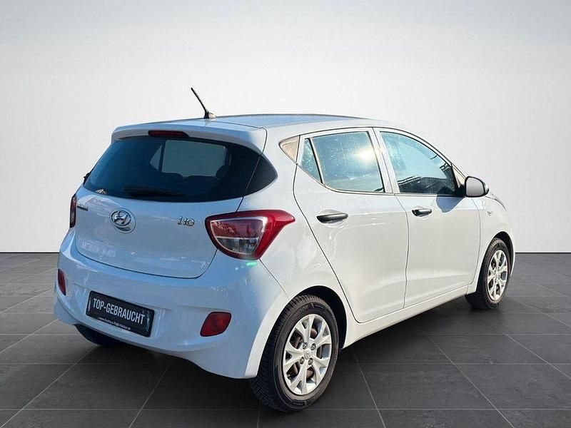 Gebraucht Hyundai i10 Basis 67 PS (49 kW) 2016 Weiß Kleinwagen