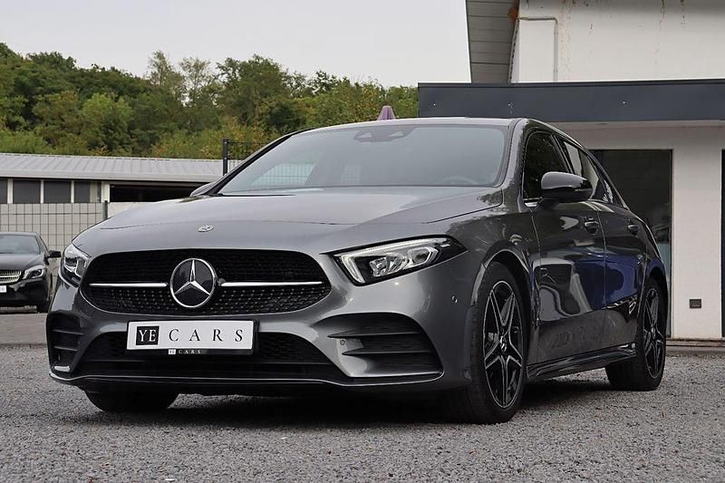 Grau Gebraucht 2021 Mercedes A200 Edition Limousine | 26.850 € (Etwas zu teuer) - Bild 1/4