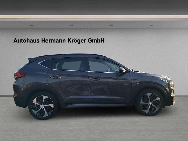 Gebraucht Hyundai Tucson Premium 177 PS (130 kW) 2016 Moon rock / met SUV