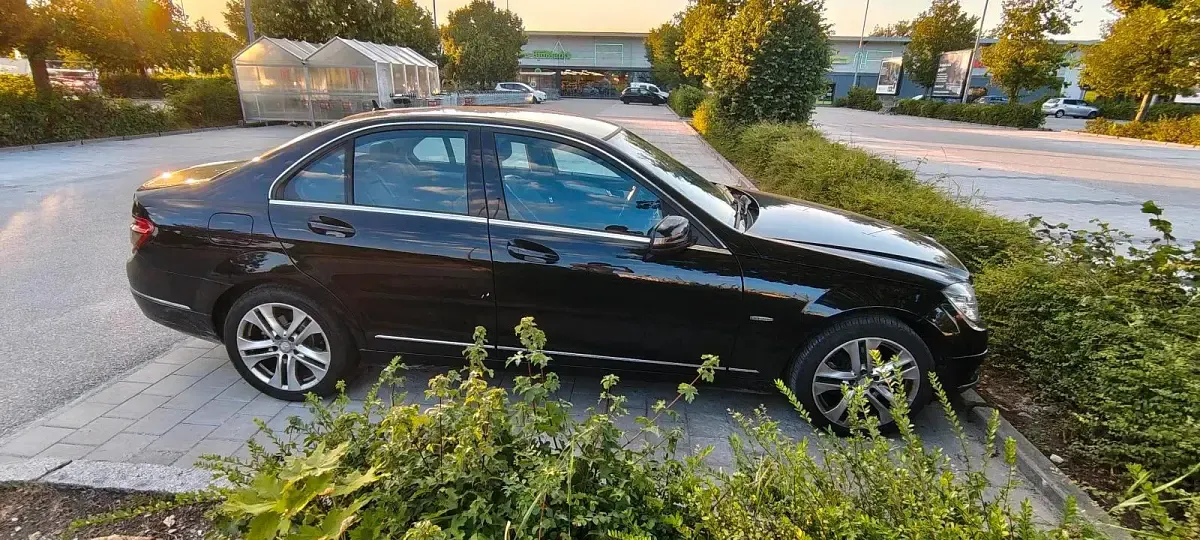 Gebraucht Mercedes C180 156 PS (114 kW) 2010 Schwarz Limousine