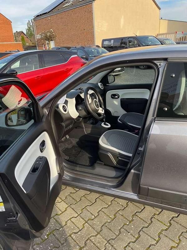 Gebraucht Renault Twingo Equilibre 60 kW (82 PS) 2022 Lunairegrau metallic Kleinwagen