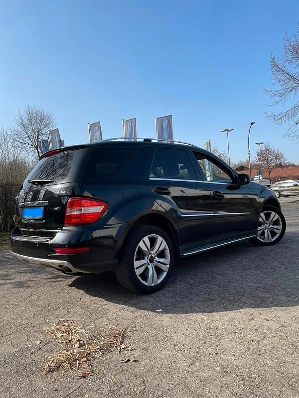 Gebraucht Mercedes ML350 224 PS (164 kW) 2010 Schwarz SUV