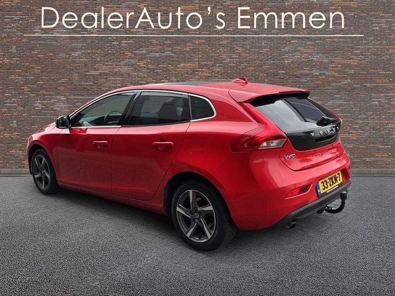 Gebraucht Volvo V40 Momentum 150 PS (110 kW) 2012 Rot Kleinwagen