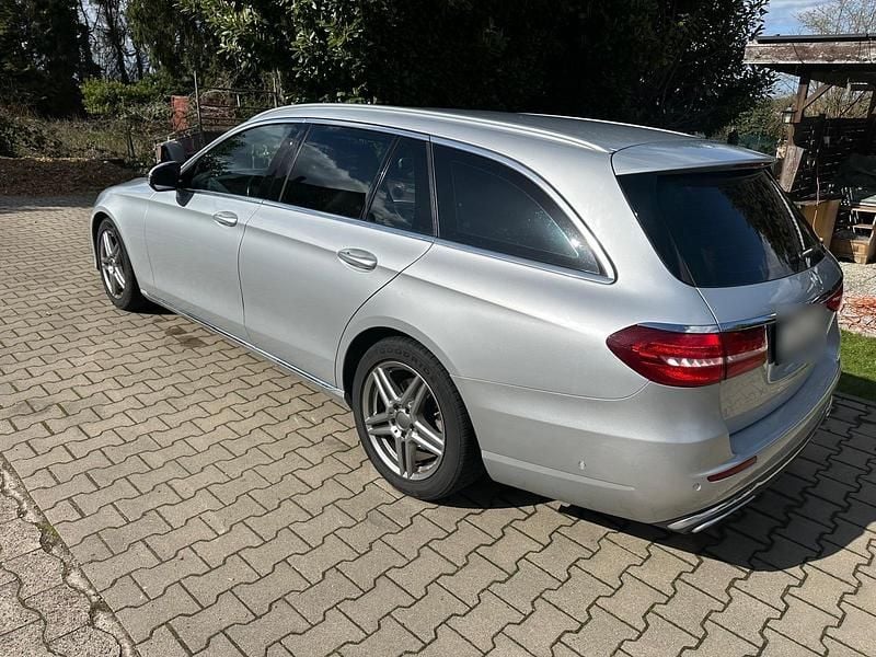Gebraucht Mercedes E220 194 PS (142 kW) 2018 Silber Kombi