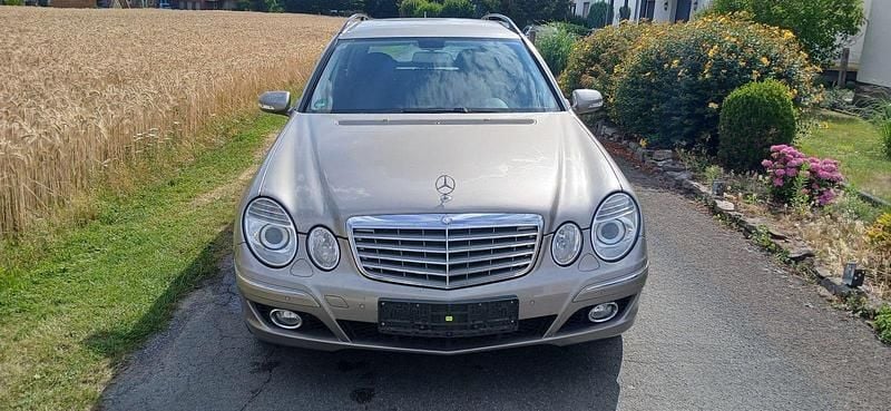 Beige Gebraucht 2007 Mercedes E200 Elegance Kombi | 6.800 € (Etwas zu teuer) - Bild 1/4