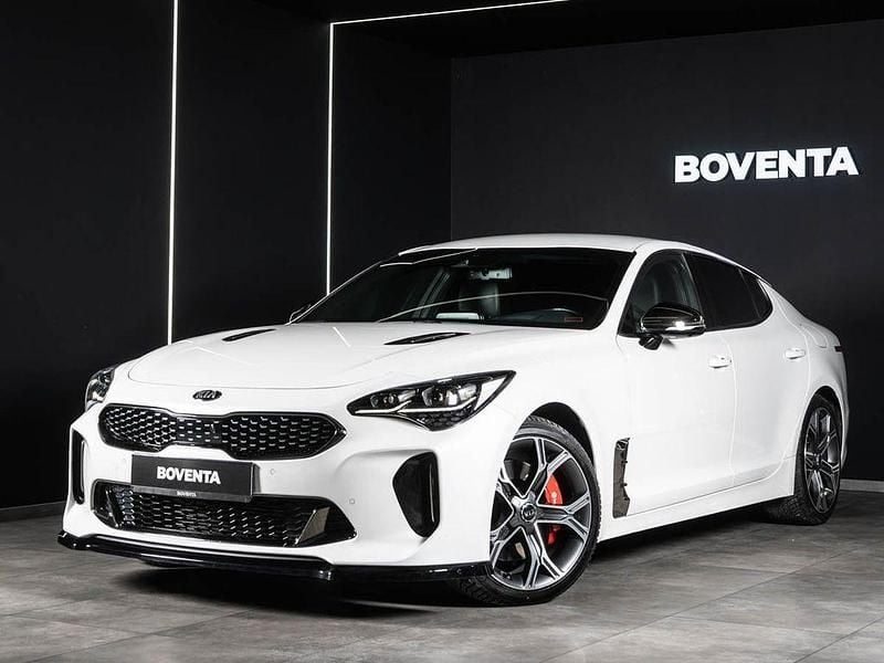 (swp) snow white pearl Gebraucht 2018 Kia Stinger Kleinwagen | 36.850 € (Teuer) - Bild 1/4
