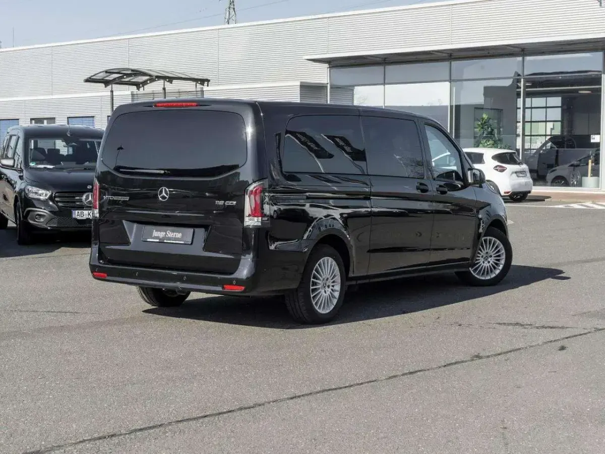 Second-hand Mercedes Vito 190 CP (139 kW) 2025 Negru Van