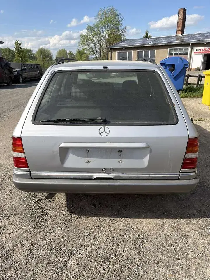 Gebraucht Mercedes E220 150 PS (110 kW) 1994 Kombi