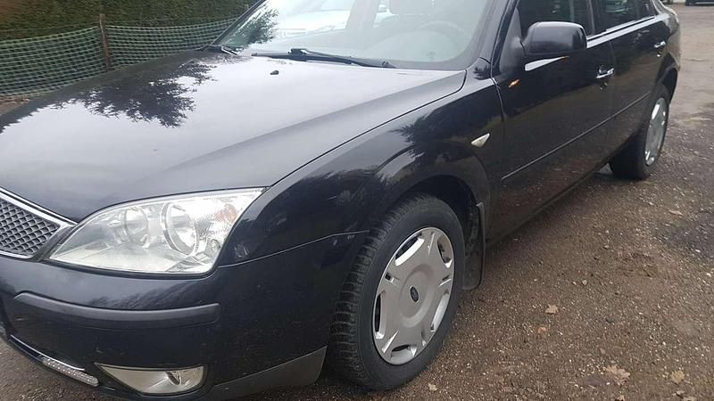 Pantherschwarz metallic Gebraucht 2004 Ford Mondeo Ghia Kleinwagen | 1.500 € (Guter Preis) - Bild 1/4