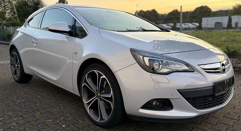 Grau Gebraucht 2012 Opel Astra GTC Innovation Coupé | 5.500 € (Fairer Preis) - Bild 1/4
