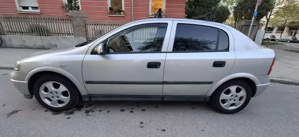 Gebraucht Opel Astra 102 PS (75 kW) 2000 Silber Limousine