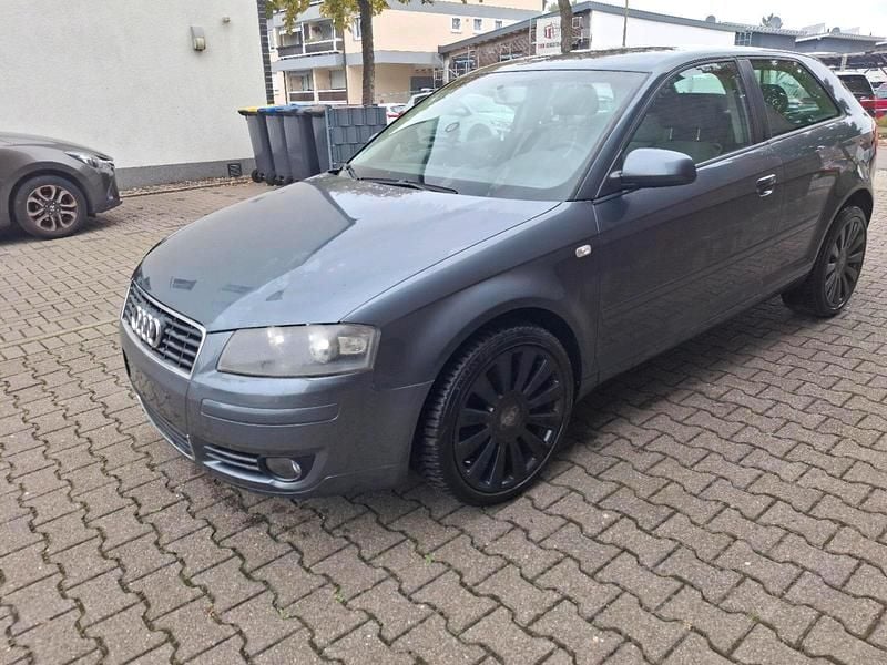 Grau Gebraucht 2003 Audi A3 Limousine | 950 € (Superpreis) - Bild 1/4