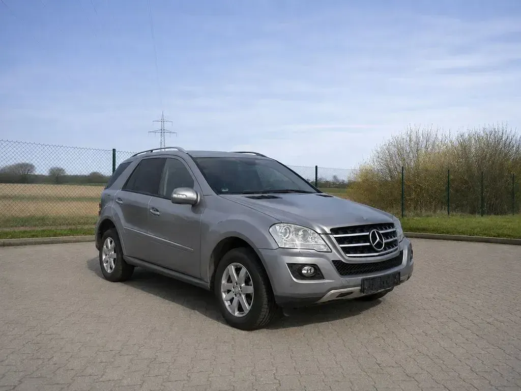 Gebraucht Mercedes ML350 231 PS (169 kW) 2010 Silber SUV