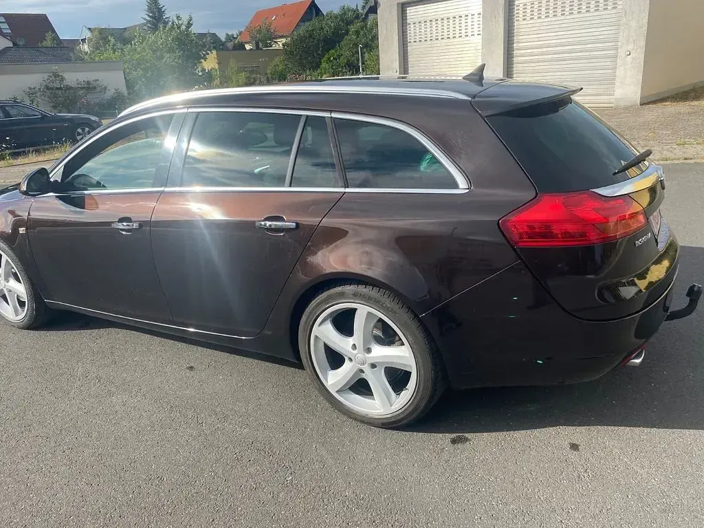 Gebraucht Opel Insignia 194 PS (142 kW) 2012 Braun Kombi