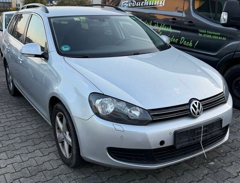 Silber Gebraucht 2011 VW Golf VI Comfortline Kombi | 2.950 € (Fairer Preis) - Bild 1/3