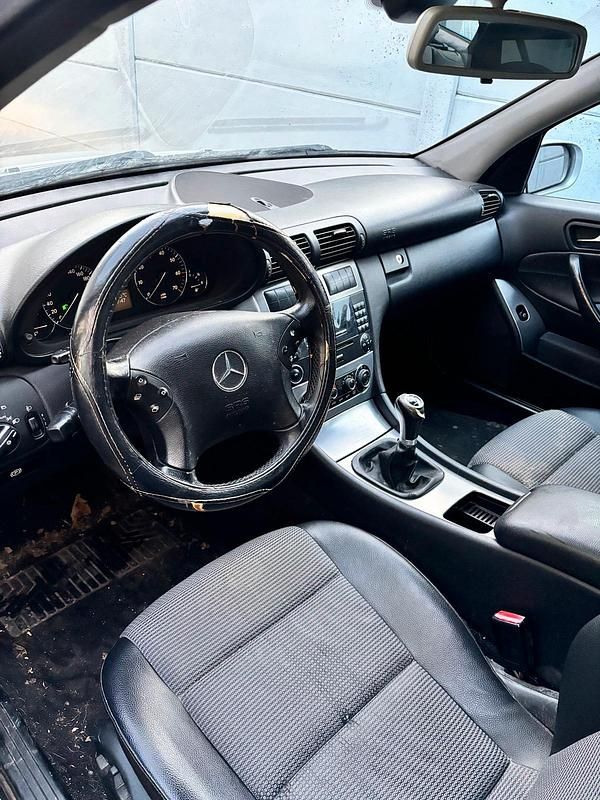 Gebraucht Mercedes C180 143 PS (105 kW) 2005 Grau Kombi