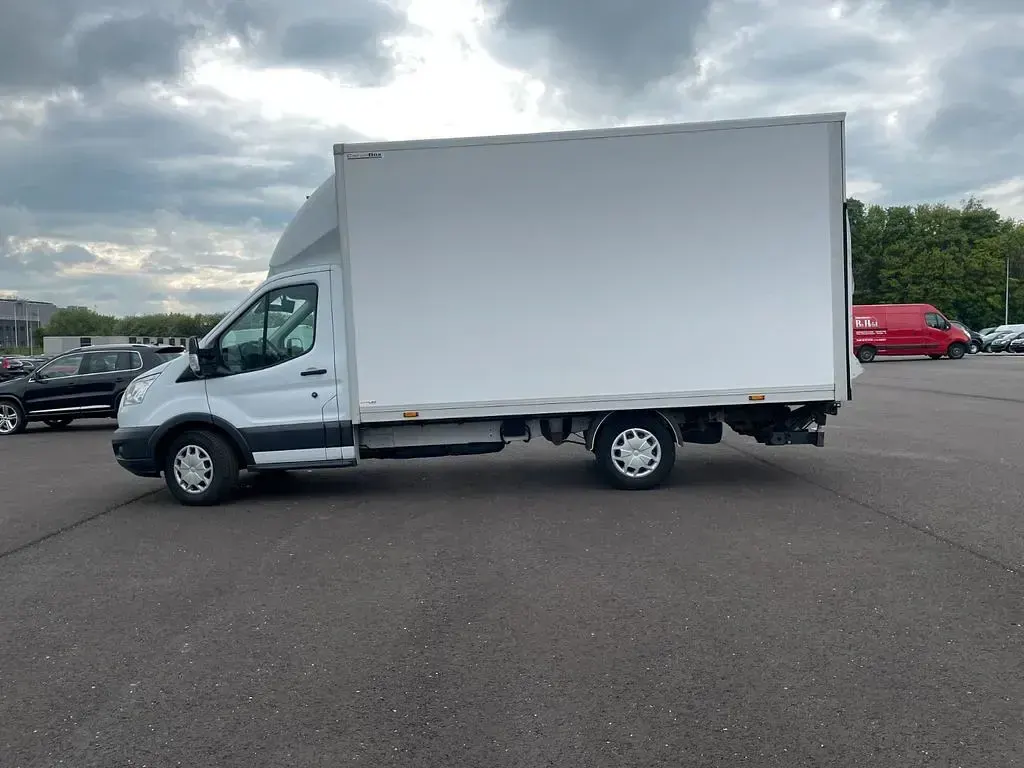 Gebraucht Ford Transit 170 PS (125 kW) 2019 Weiß Van / Kleinbus