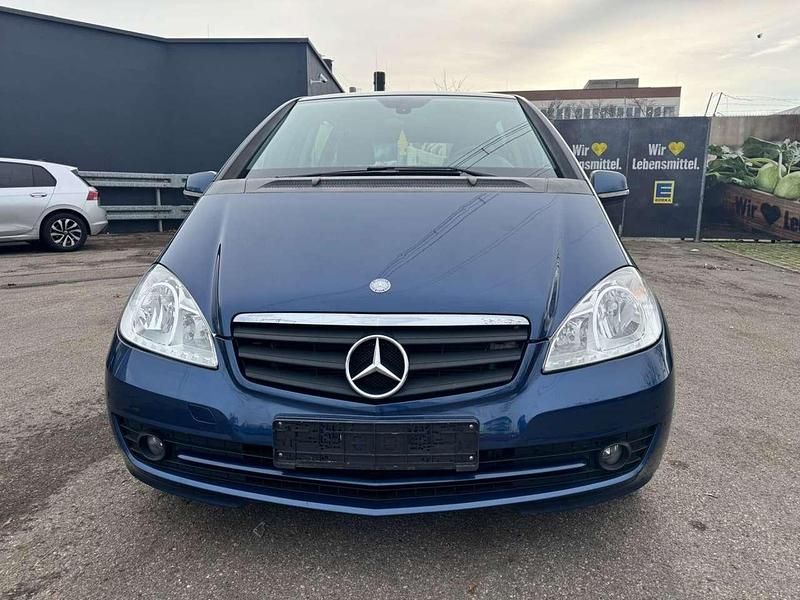 Blau Gebraucht 2012 Mercedes A160 Limousine | 4.890 € (Fairer Preis) - Bild 1/4