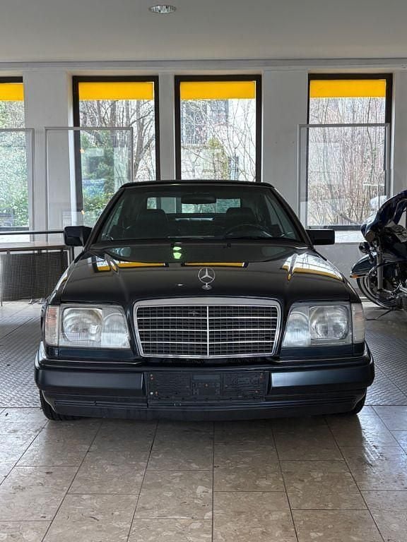 Gebraucht Mercedes E220 Edition 150 PS (110 kW) 1996 Schwarz Cabrio