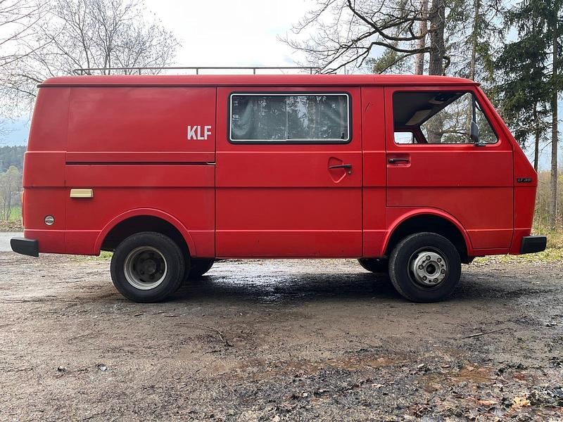 Second-hand VW LT 75 CP (55 kW) 1979 Roșu Monovolum