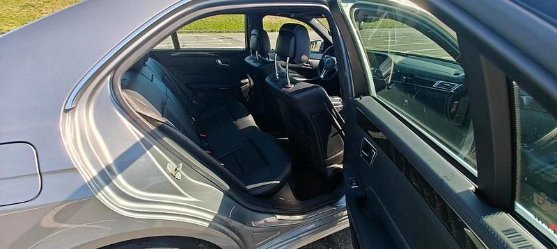Second-hand Mercedes E500 408 CP (300 kW) 2013 Argintiu Berlinǎ