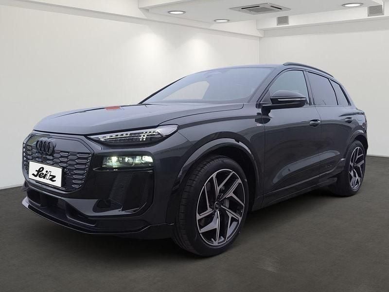 Grau Neu 2026 Audi Q6 e-tron Sport SUV | 80.349 € (Fairer Preis) - Bild 1/3