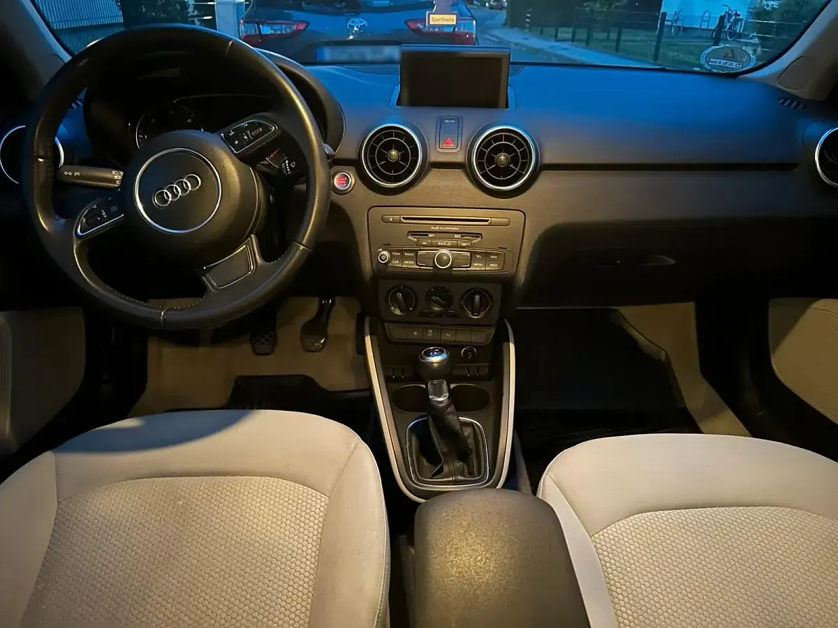 Gebraucht Audi A1 Sportback Attraction 90 PS (66 kW) 2013 Rot Kleinwagen